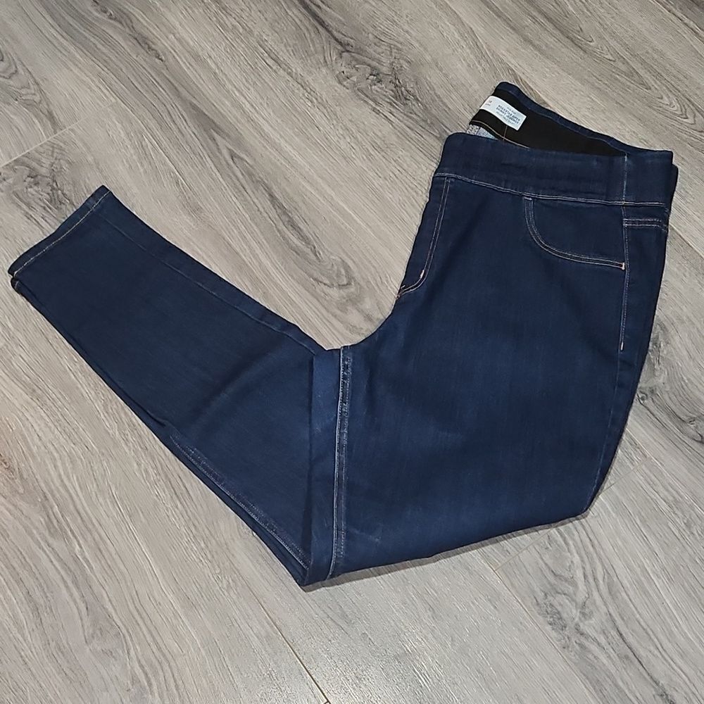 EUC Old Navy Dk Blue Mid Rise Rockstar Super Skinny Jeggings